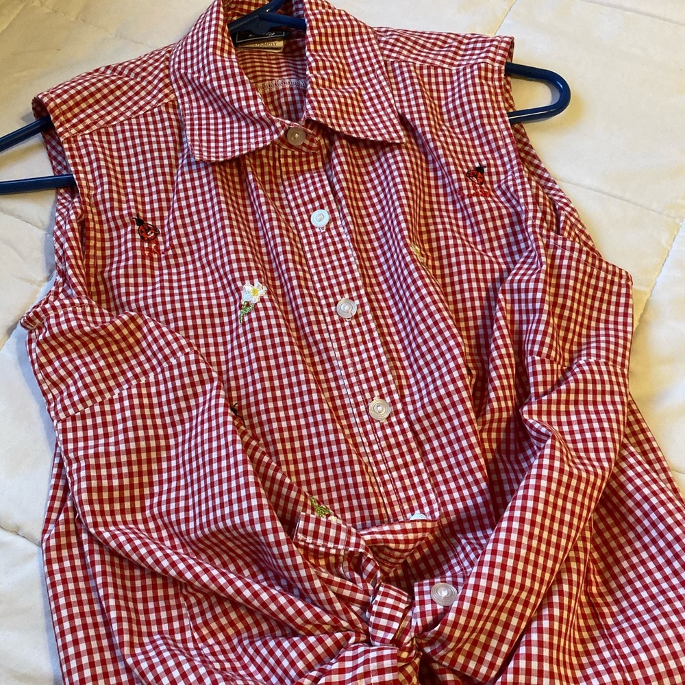 Sleeveless button up